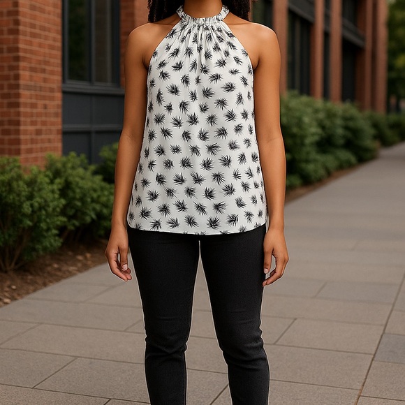 White sleeveless top with black fans design size Small, NWOT - Picture 3 of 6